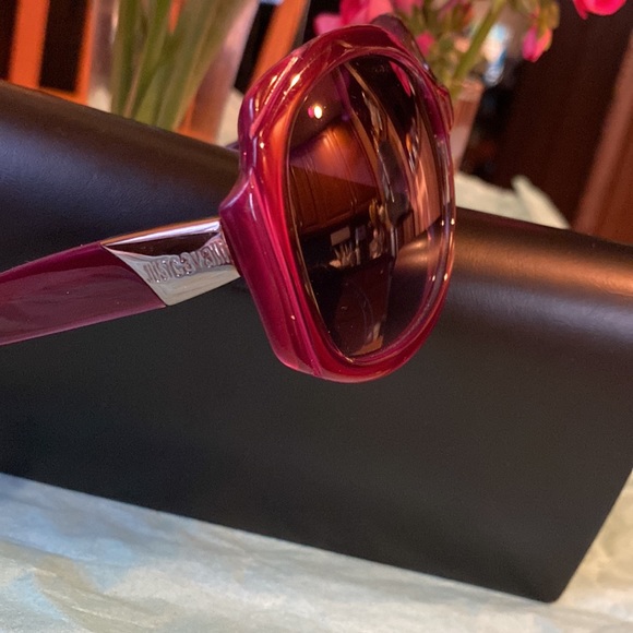 Just Cavalli Gorgeous Shiny DarkRed LogoFramesGraduatedDarkRedLenses Sunglasses - Picture 2 of 15
